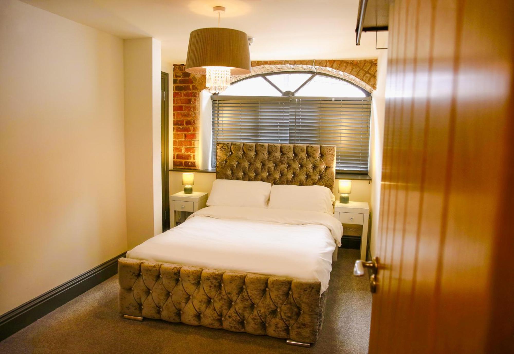 The George Wright Boutique Hotel, Bar & Restaurant 로더럼 외부 사진