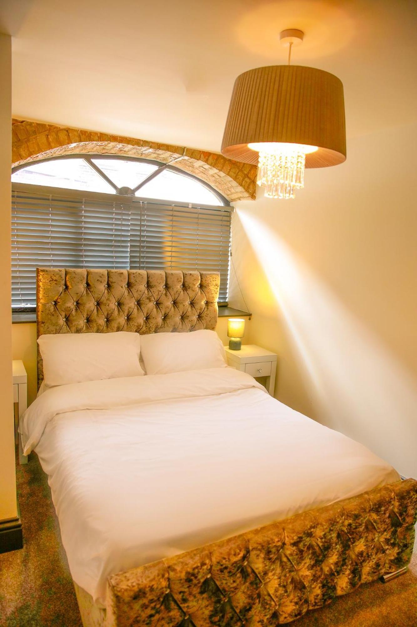 The George Wright Boutique Hotel, Bar & Restaurant 로더럼 외부 사진
