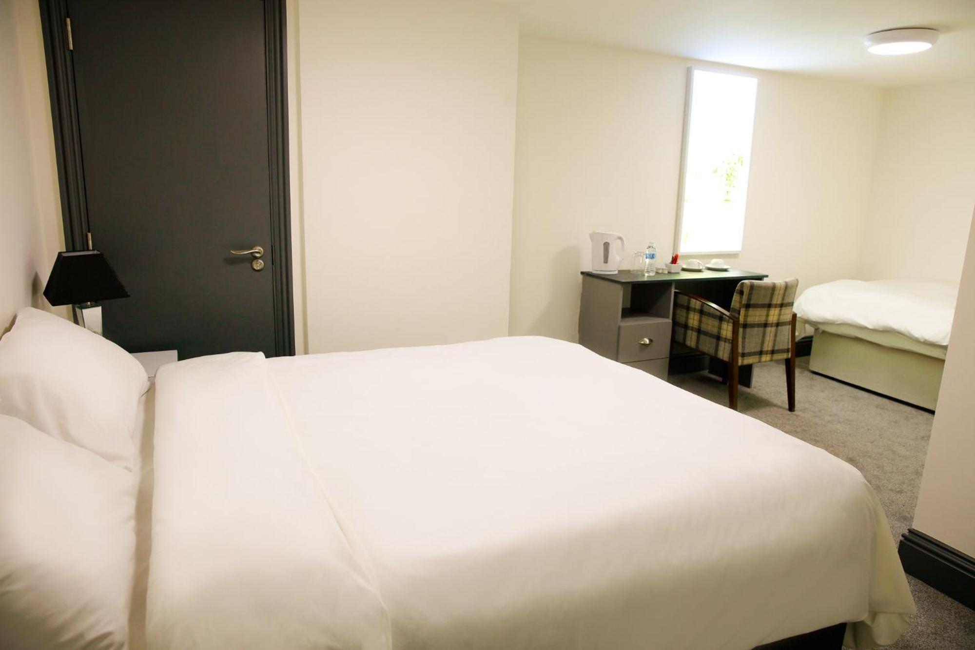 The George Wright Boutique Hotel, Bar & Restaurant 로더럼 외부 사진
